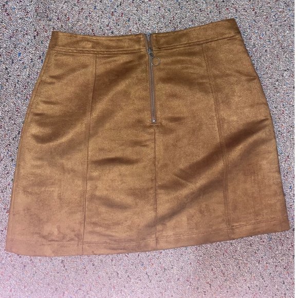 Old Navy tan/brown suede skirt size 6 - Picture 2 of 2